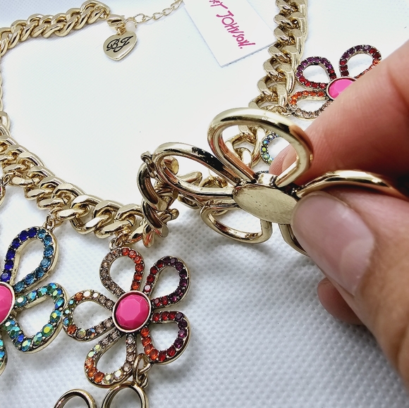 BETSEY LOVE FEST OPEN HEART BIB NECKLACE PASTEL MULTI - Picture 11 of 11